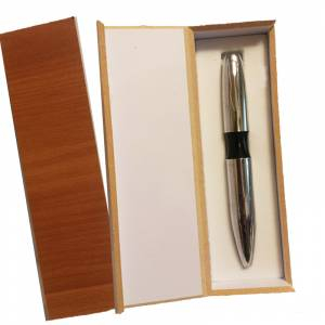 Prácticos mujer - Bolígrafo plateado Mod. 3 con detalle negro y en caja de madera 